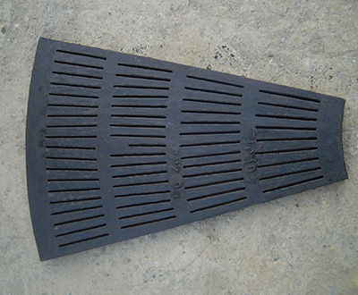 ����C����